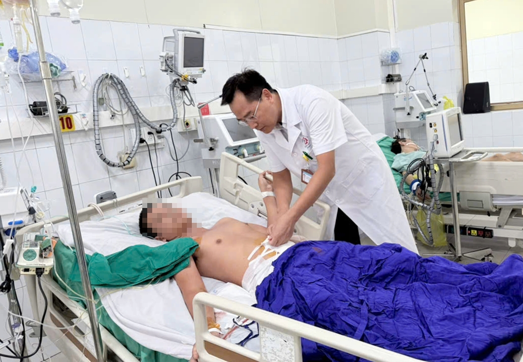 Cứu sống bệnh nhân đa chấn thương sau vụ rơi từ cầu Bãi Cháy- Ảnh 2.