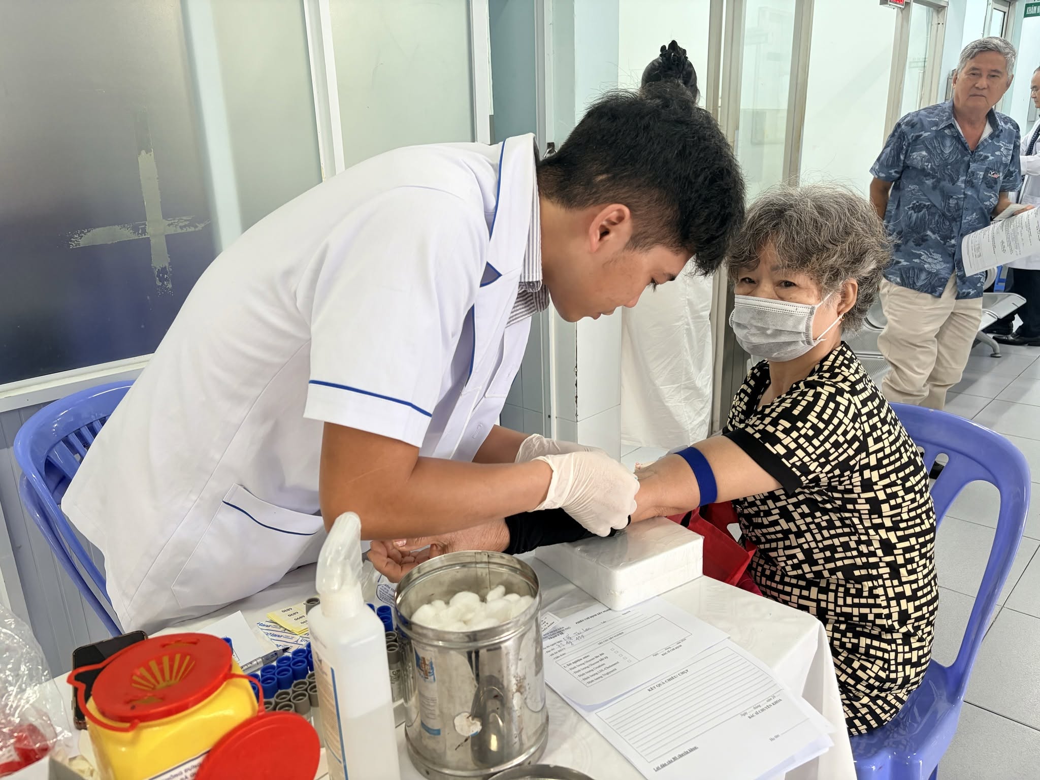 Chiến dịch 150 ngày đêm khám sức khỏe toàn dân tại TPHCM - Ảnh 1.