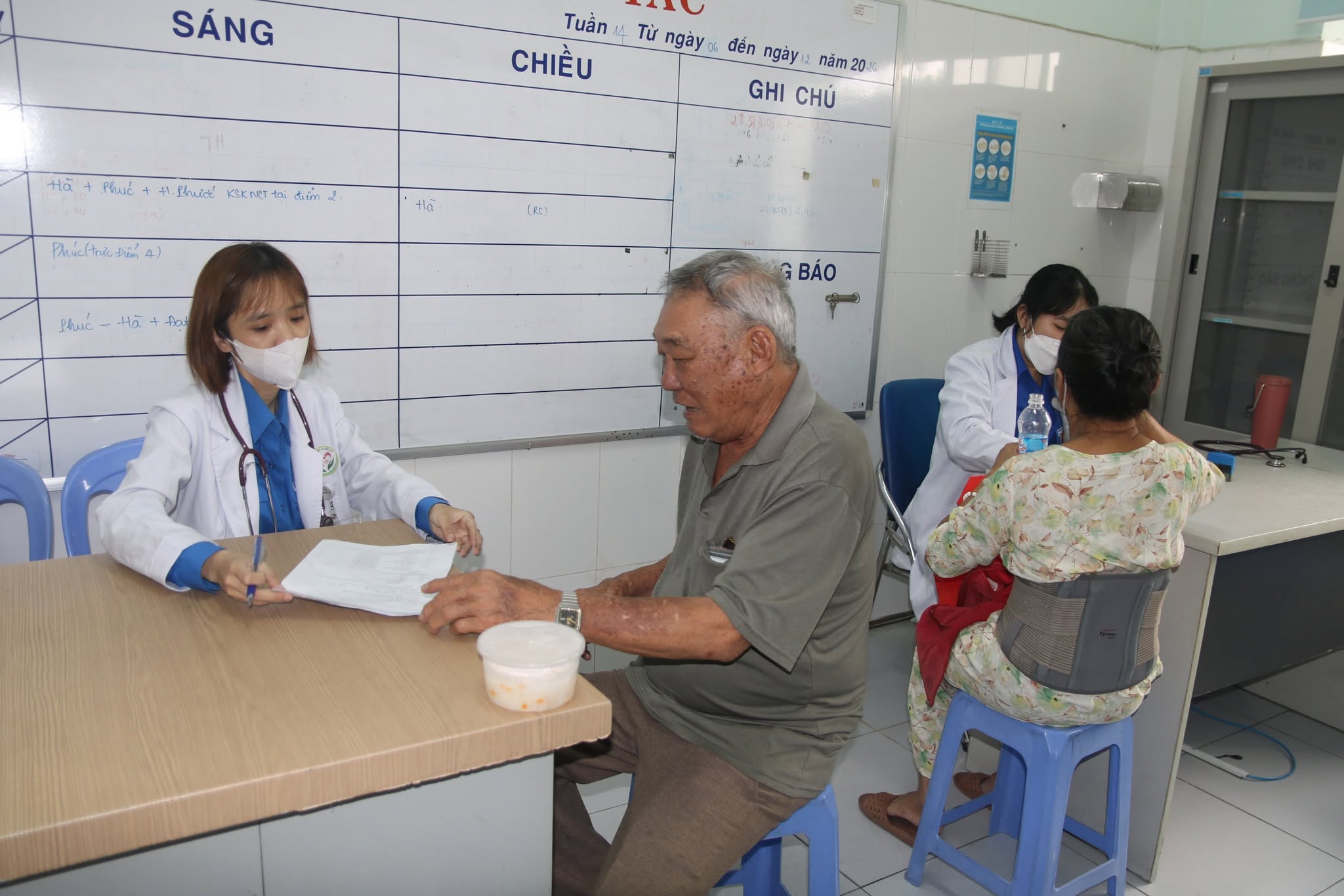 Chiến dịch 150 ngày đêm khám sức khỏe toàn dân tại TPHCM - Ảnh 2.
