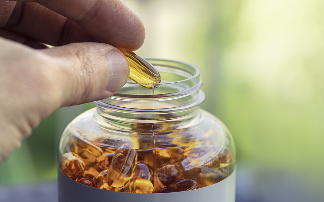 omega-3-174002286068732992076-0-0-655-1048-crop-1740022865149999791023 8 thói quen có thể làm giảm tuổi sinh học, ngăn lão hóa - Ảnh 2.