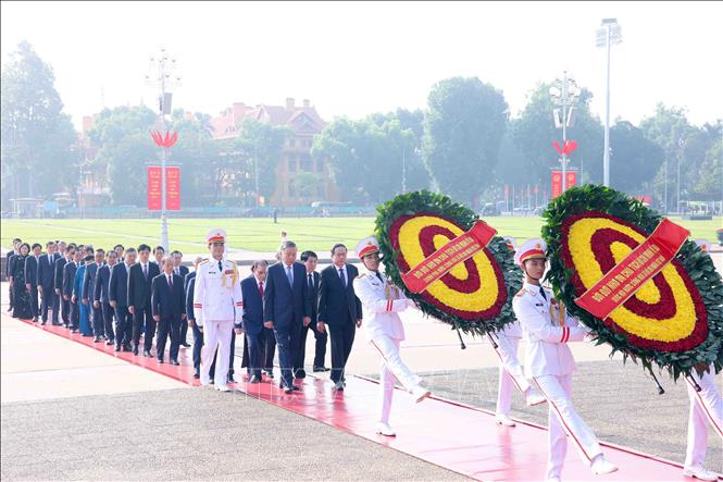 Lãnh đạo Đảng, Nhà nước tưởng niệm các Anh hùng liệt sĩ và viếng Chủ tịch Hồ Chí Minh- Ảnh 8.