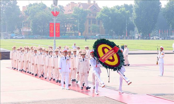 Lãnh đạo Đảng, Nhà nước tưởng niệm các Anh hùng liệt sĩ và viếng Chủ tịch Hồ Chí Minh- Ảnh 12.