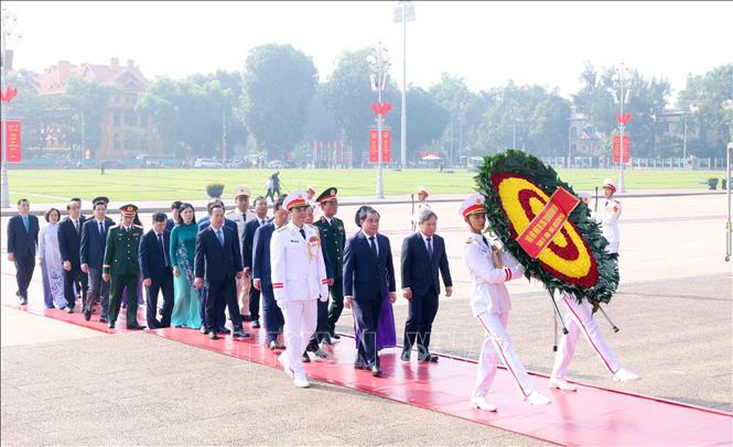 Lễ Tưởng Niệm Các Anh Hùng Liệt Sĩ và Chủ Tịch Hồ Chí Minh Tại Hà Nội