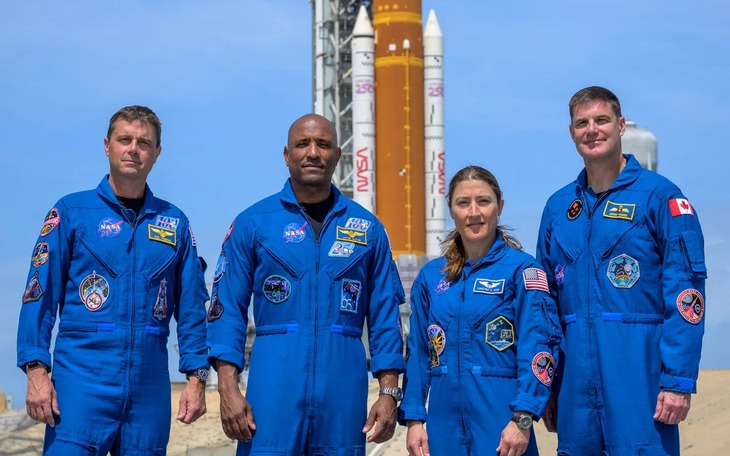 Hình ảnh đầu tiên về miệng hố do tên lửa SpaceX tạo ra trên Mặt Trăng- Ảnh 1.