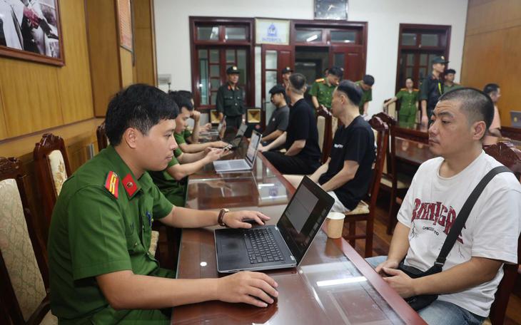 Bắt giữ 8 người Hàn Quốc bị truy nã đỏ