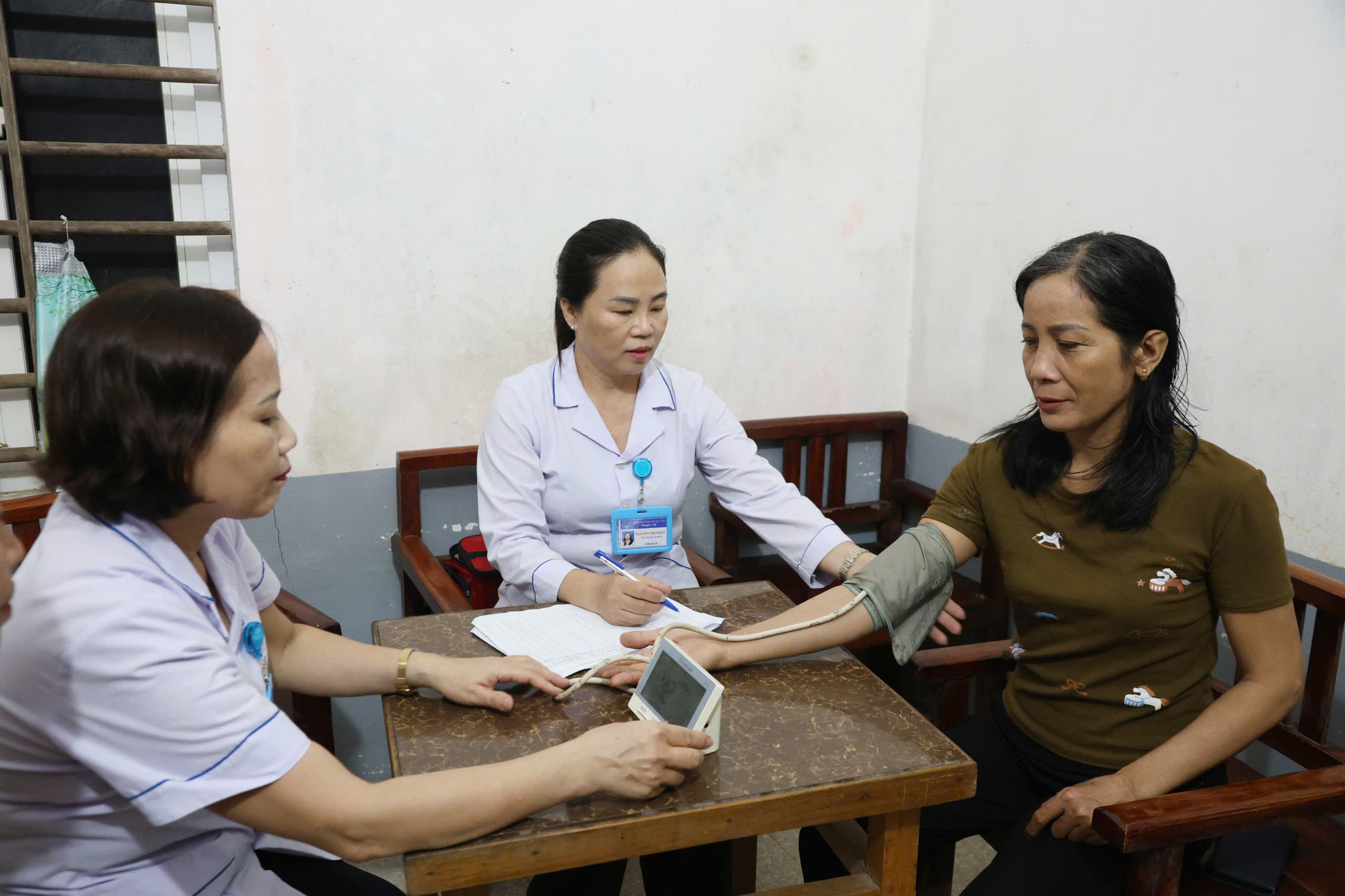 Hà Tĩnh đưa khám sức khỏe miễn phí đến tận nhà dân- Ảnh 2.