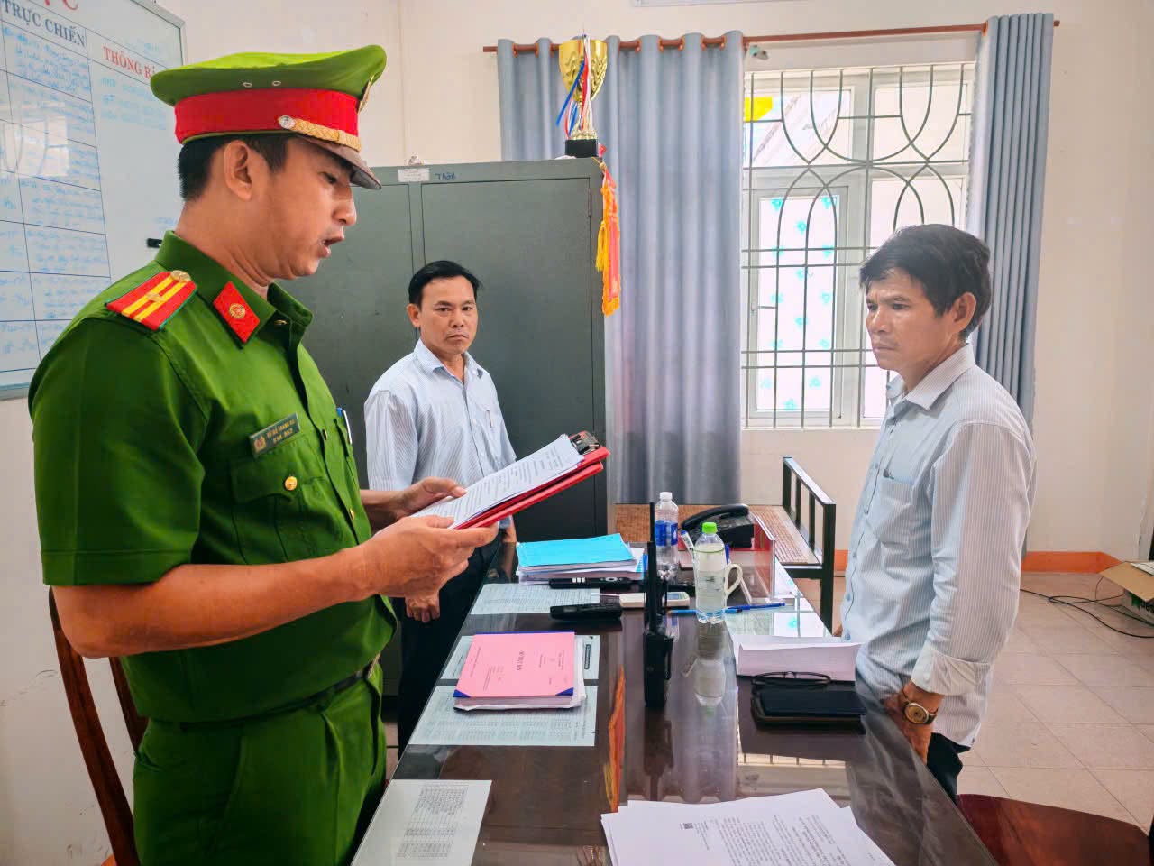 1000058489-1787119086490249128375 'Hô biến' thiết bị 1,2 tỷ đồng thành sắt phế liệu, chiếm đoạt 240 triệu đồng - Ảnh 1.