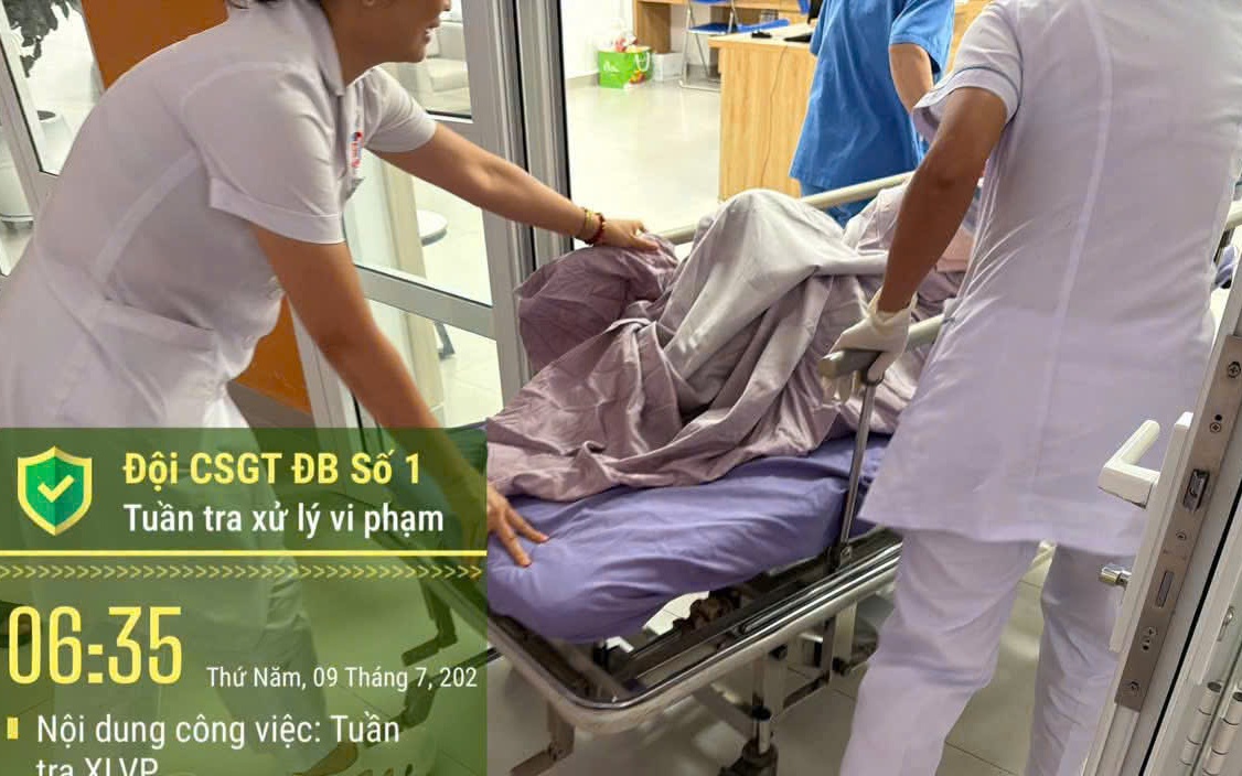 Hỗ Trợ Sản Phụ Sinh Con Giữa Rừng: Một Hình Ảnh Đẹp Của Nghệ An