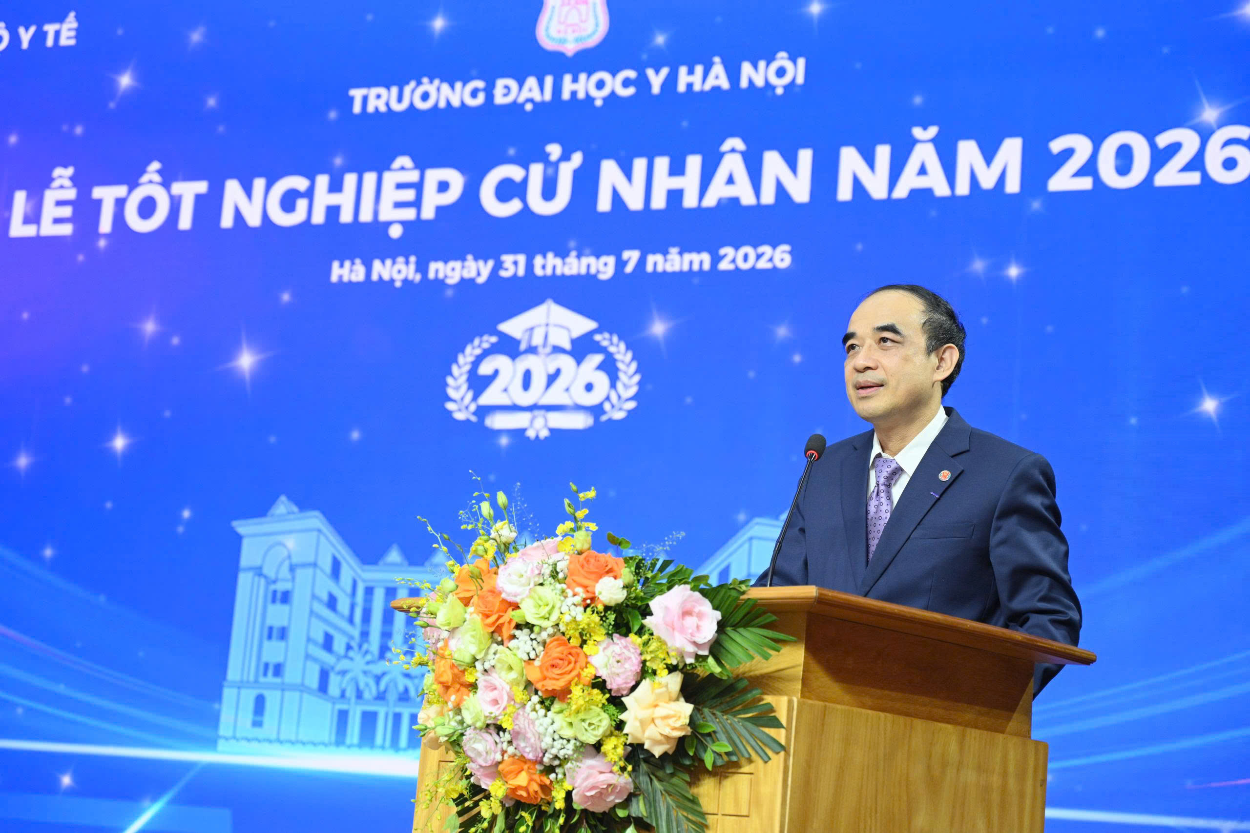 Giáo sư Nguyễn Hữu Tú phát biểu tại buổi lễ Giáo sư Nguyễn Hữu Tú phát biểu tại buổi lễ
