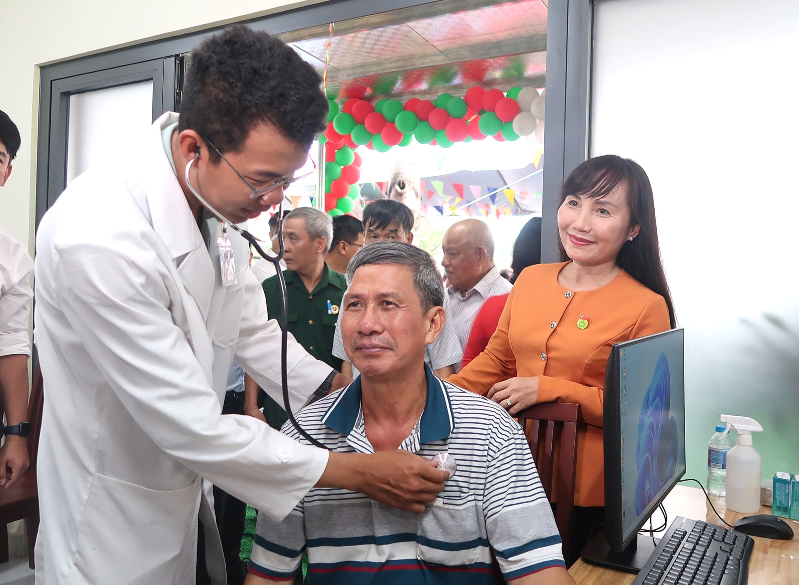 Mô Hình Chăm Sóc Người Cao Tuổi Tại TPHCM: Từ Cộng Đồng Đến Sức Khỏe