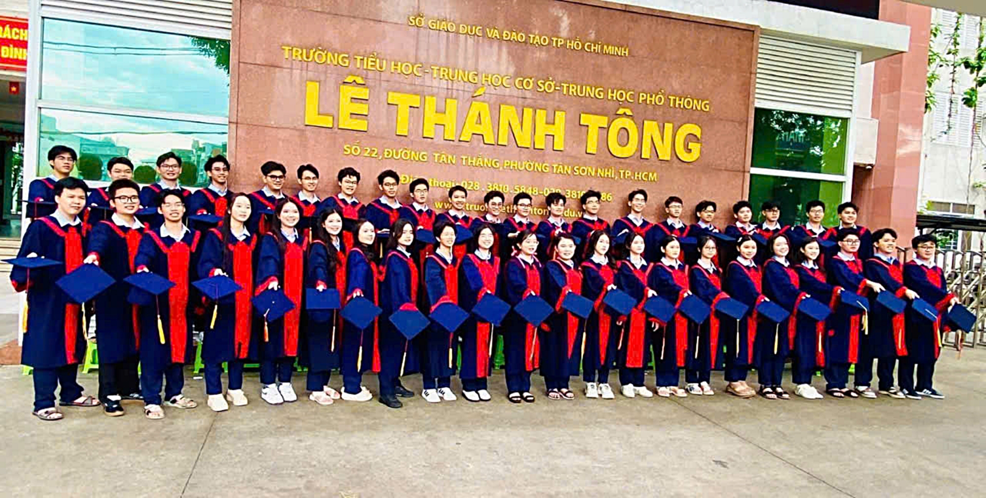 Lớp học xuất sắc tại TPHCM: Tập thể lớp 12B1 - Ảnh 1. Lớp học xuất sắc tại TPHCM: Tập thể lớp 12B1 - Ảnh 1.
