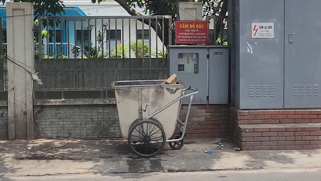 Cảnh Báo Về Tình Trạng Rác Thải Tràn Lan Tại Phố Hoàng Hoa Thám