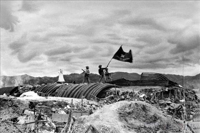Ngày 7/5/1954, quân và dân ta đã đập tan tập đoàn cứ điểm Điện Biên Phủ, làm nên Chiến thắng lịch sử Điện Biên Phủ.