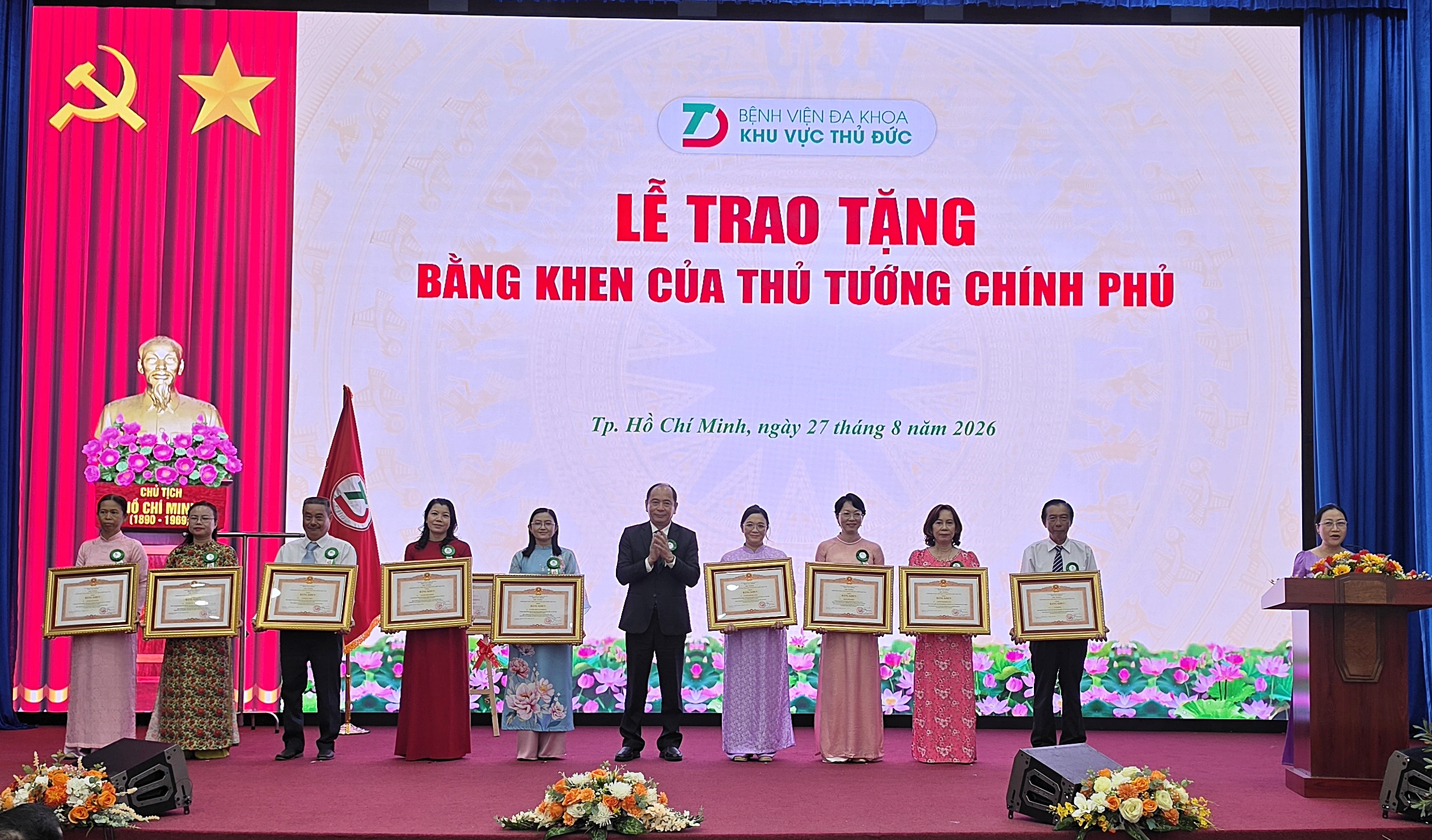 Bệnh viện ĐKKV Thủ Đức đón nhận Huân chương Lao động hạng Nhì- Ảnh 2.