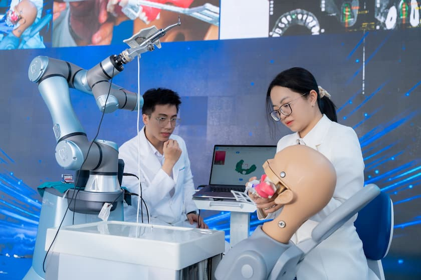 Nha Khoa Nhân Tâm: Đột Phá Công Nghệ Trong Cấy Ghép Implant