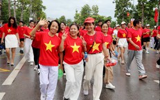 Hành Động Của CSGT Giữa Ngày Lễ: Giải Cứu Cụ Bà 83 Tuổi Đột Quỵ