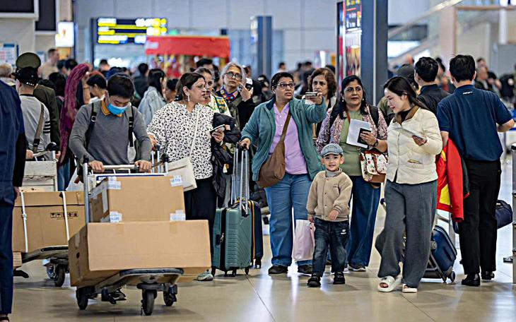 Phân luồng giao thông tại sân bay Nội Bài