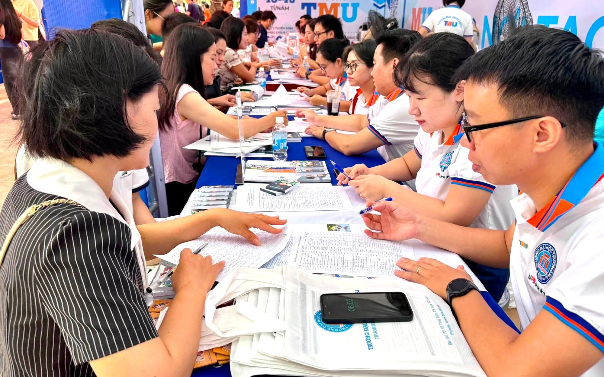 Vụ vướng chứng chỉ IELTS khi xét tuyển: Đại học Huế rà soát từng trường hợp- Ảnh 2.