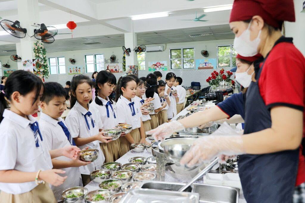 Tối Ưu Hóa Chất Lượng Bữa Ăn Học Đường: Giải Pháp Công Nghệ Hiện Đại
