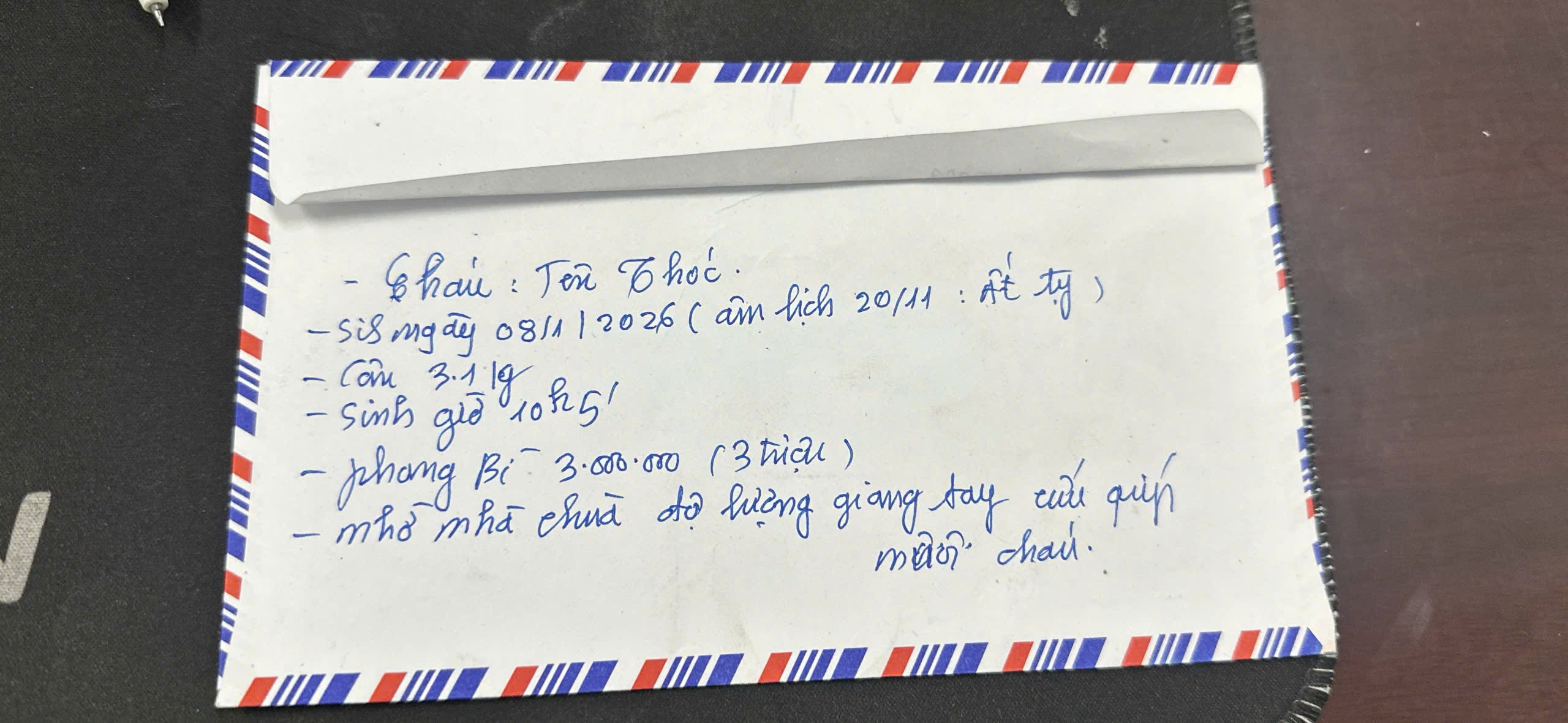 Xót xa bé trai hơn 7 tháng tuổi bị bỏ rơi trước cổng chùa- Ảnh 1.