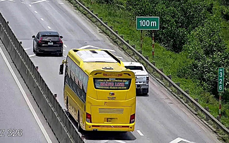 Những Vụ Tai Nạn Liên Hoàn Trên Cao Tốc- Ảnh 1.