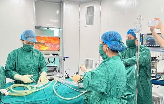 a-17861661150801475601587 Người Phụ Nữ 29 Tuổi Được Cứu Sống Sau Ca Phẫu Thuật Khẩn Cấp Vì Vỡ Nang Buồng Trứng- Ảnh 1.