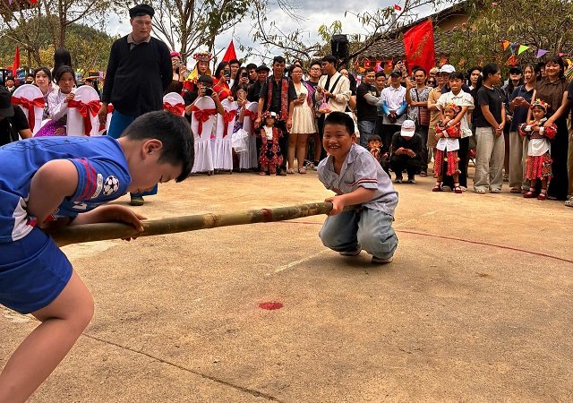 Khám Phá Di Sản Văn Hóa Người Lô Lô Qua Lễ Cúng Tổ Tiên