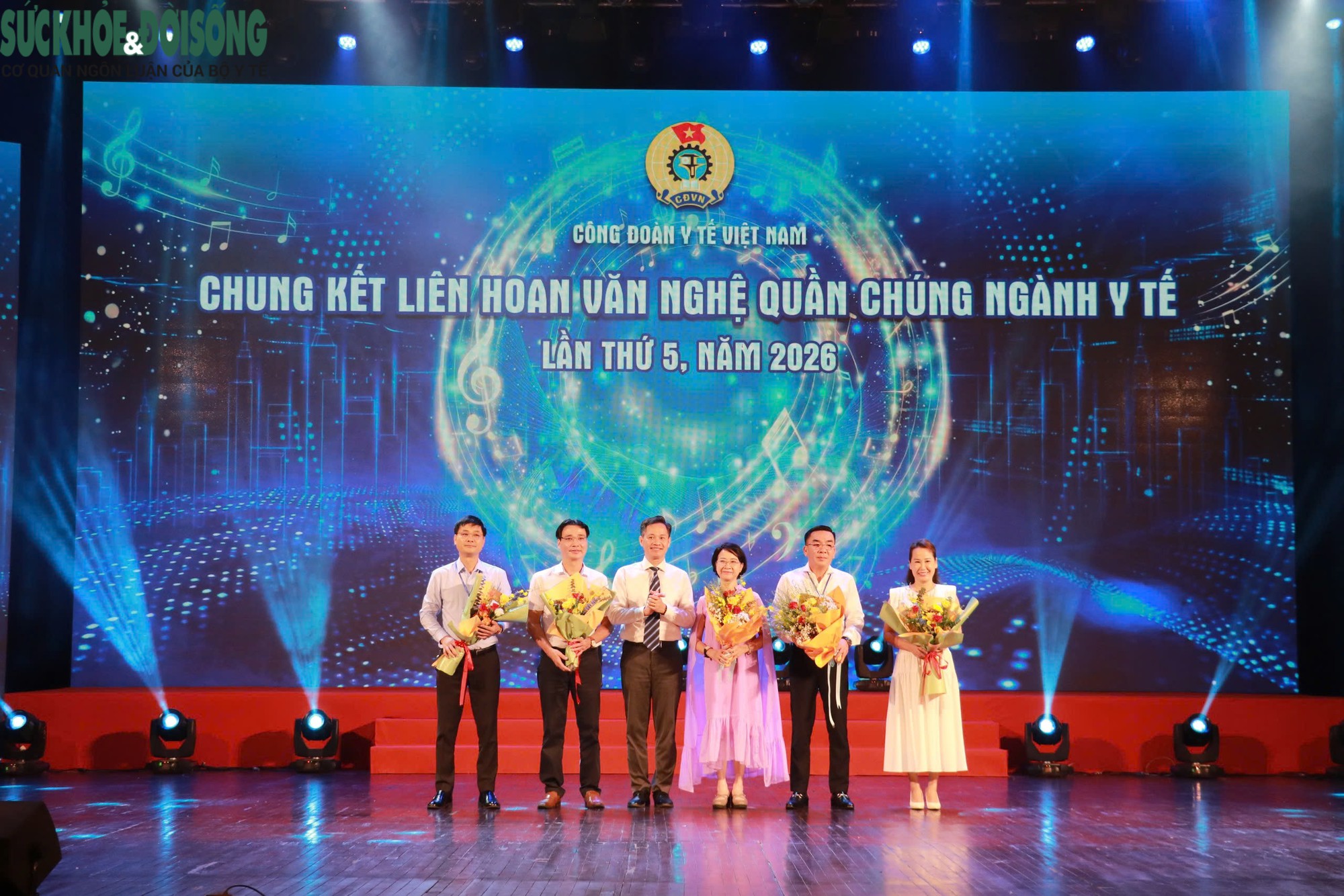 Liên hoan Văn nghệ quần chúng ngành Y tế lần thứ V: Kết Nối Tình Yêu Nghề Nghiệp Qua Nghệ Thuật - Ảnh 2.