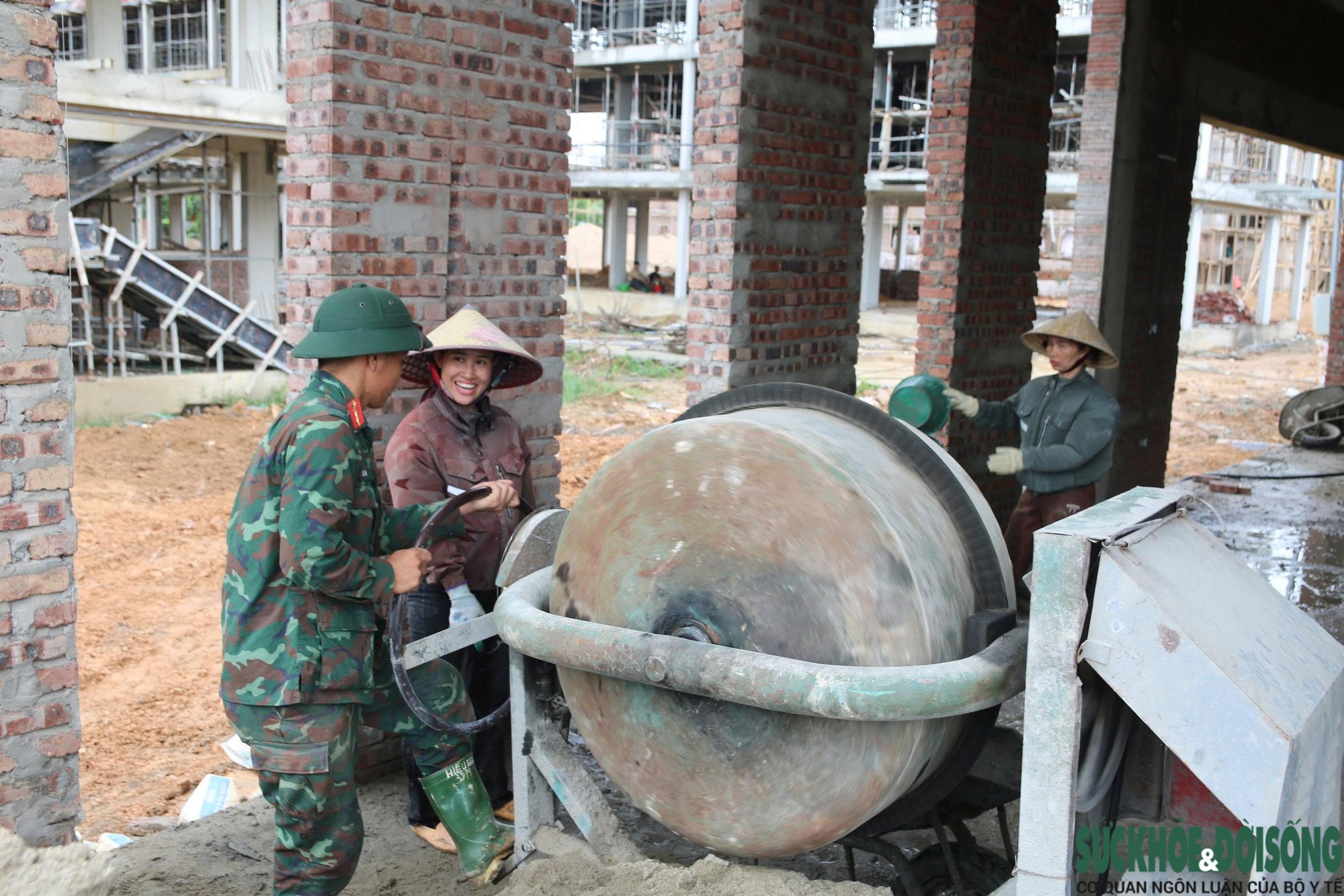 base64-1786710579504683157431 Bộ đội góp sức dựng trường nội trú vùng biên- Ảnh 8.