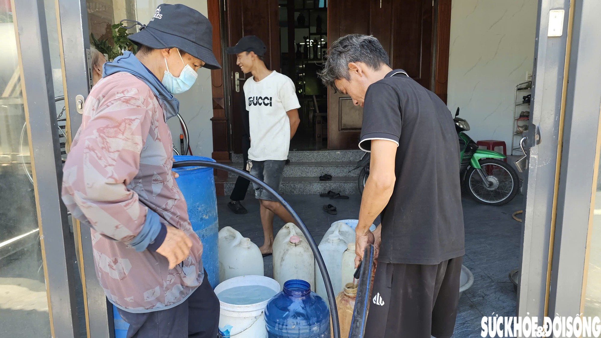 Anh Luân tích trữ nước Anh Luân tích trữ nước
