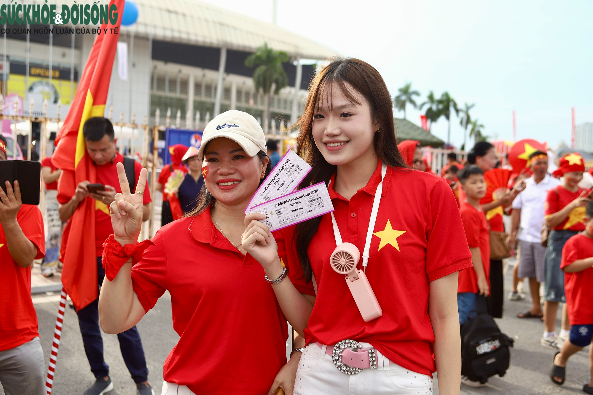 base64-17877387653631961787906 Cổ động viên thể hiện ý chí mạnh mẽ