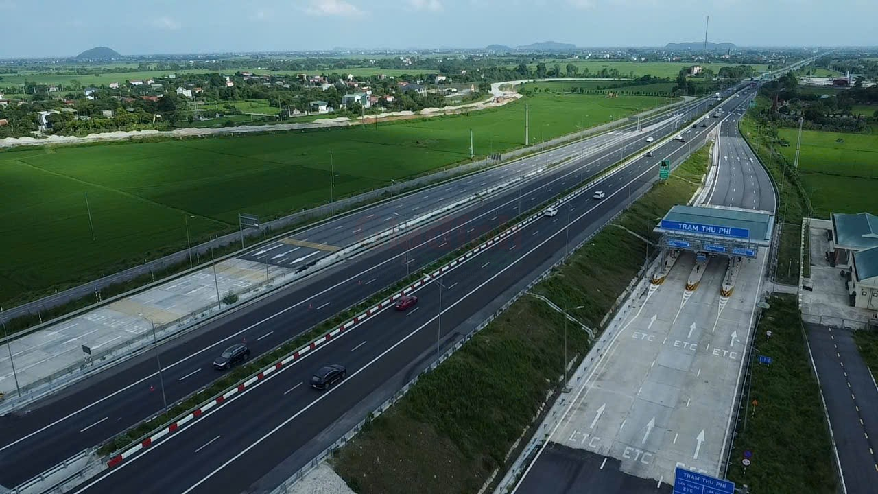 Phương tiện giữ khoảng cách tương đối an toàn với xe phía trước Khoảng cách an toàn