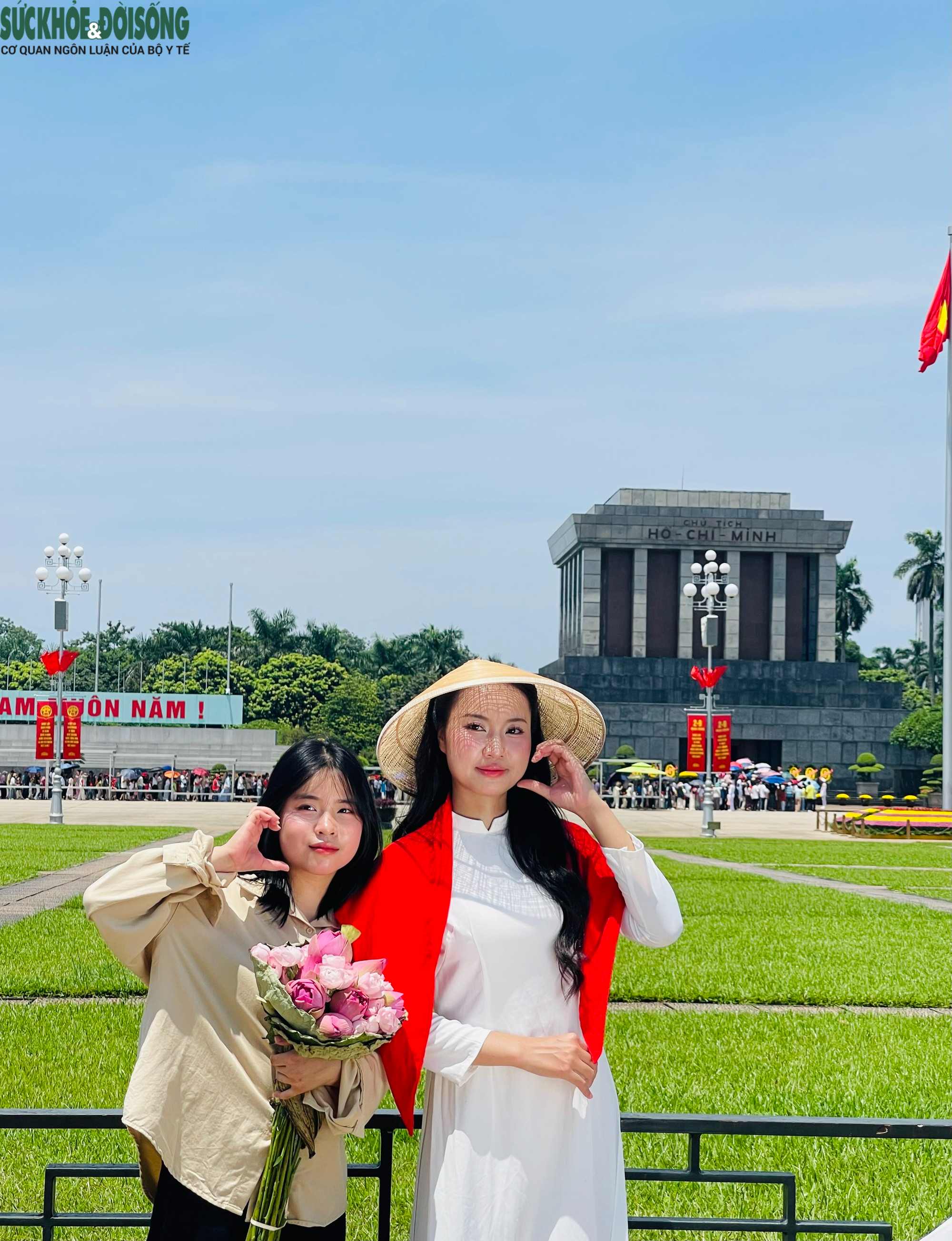 Người dân nô nức về Quảng trường Ba Đình chụp ảnh dịp Quốc khánh- Ảnh 4.