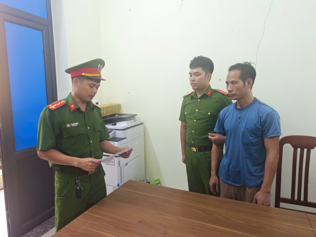 Nguyễn Văn Hướng: Từ Nghi Phạm Đến Bị Can Trong Vụ Đe Dọa Hàng Xóm
