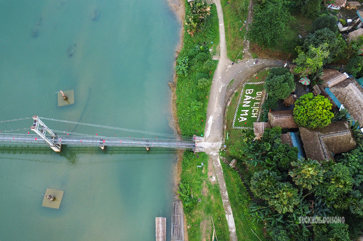 co-to-quuc-rop-do-tren-nhip-cau-ban-ma8-17877900392591422199209 Khám Phá Bản Mạ- Ảnh 8.
