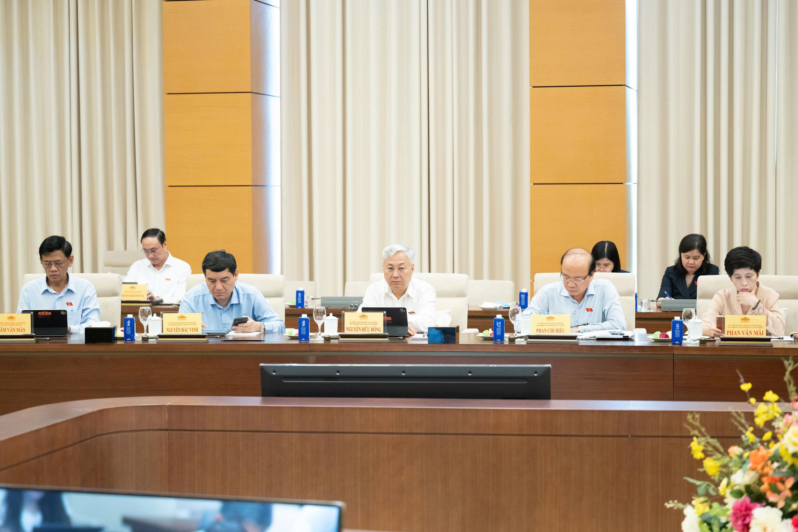 Các đại biểu tham dự phiên họp