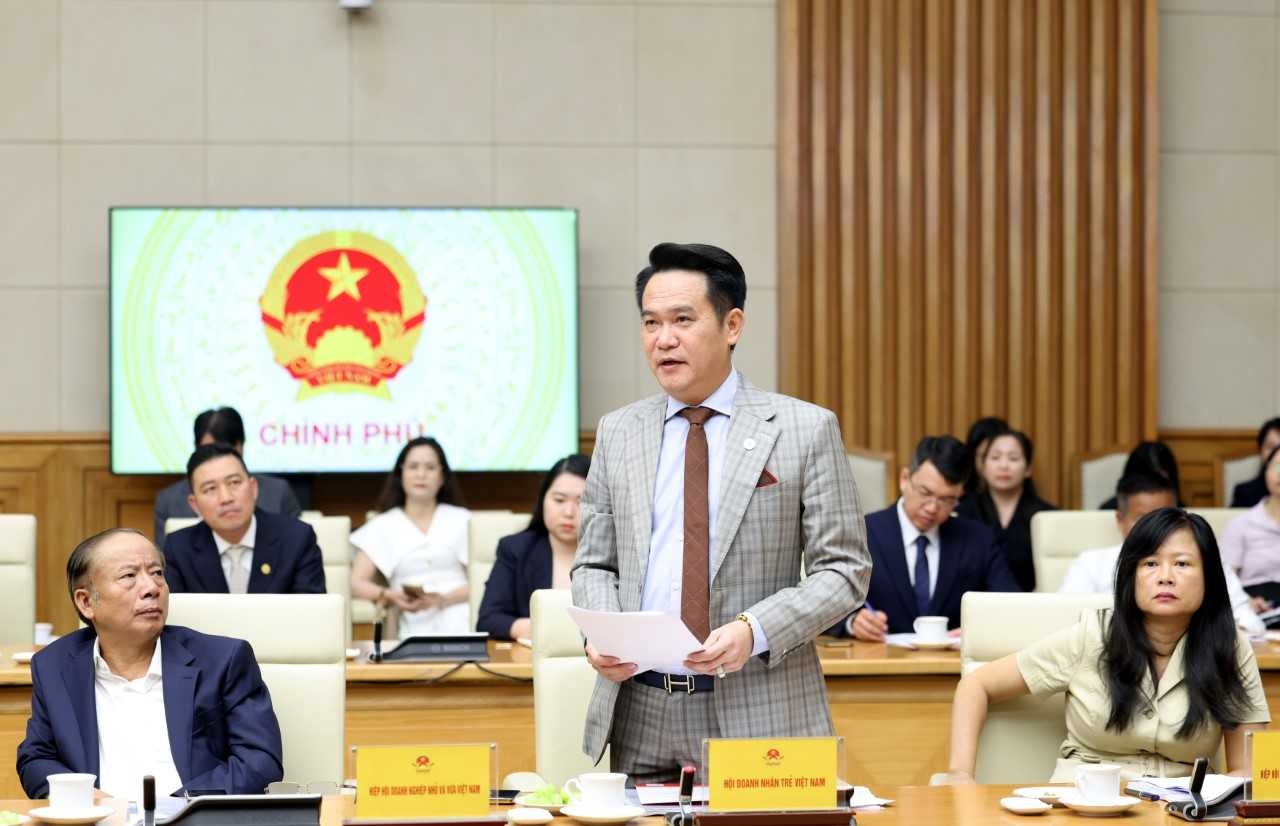 Thúc Đẩy Doanh Nghiệp: Giảm Thiểu Thủ Tục Thuế và Hải Quan