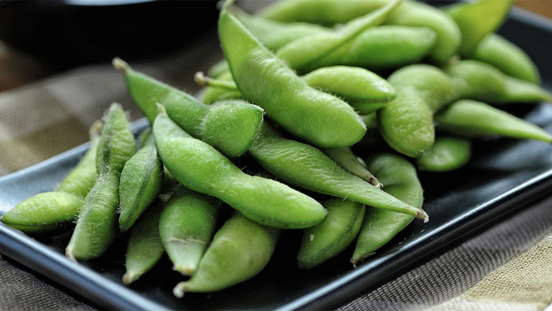 dau-nanh-nhat-edamame-la-gi-nhung-loi-ich-suc-khoe-cua-dau-nanh-nhat-edamame-202012021511528602-1787061433133388447067 4 món ăn giàu kali, tốt cho tim và thần kinh - Ảnh 1.