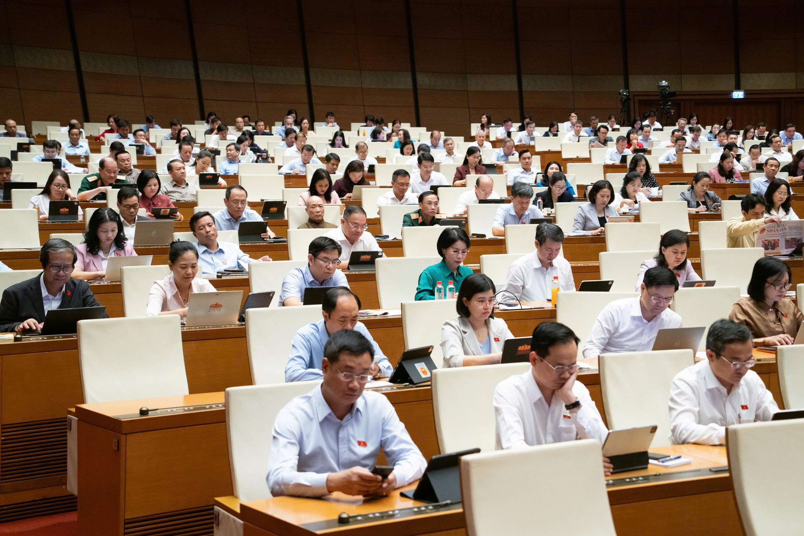 Điều Chỉnh Tuổi Nghỉ Hưu Cho Sĩ Quan Quân Đội: Tìm Giải Pháp Hợp Lý