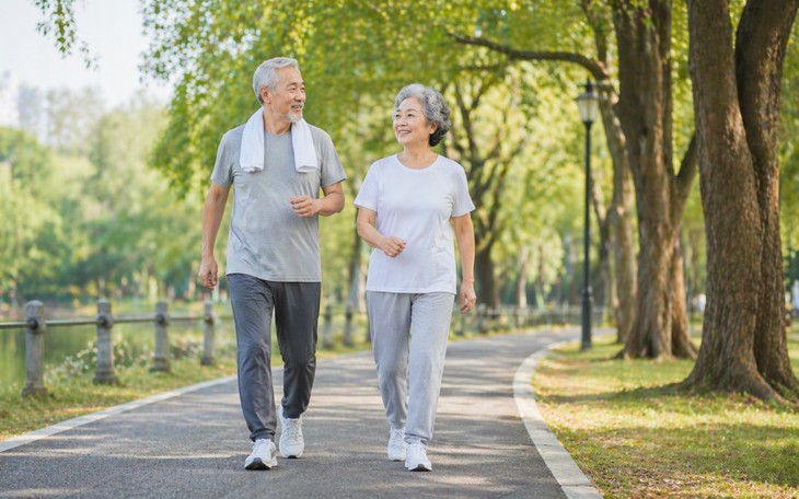 Cách Kiểm Soát Bệnh Suy Giãn Tĩnh Mạch Hiệu Quả Từ Lối Sống Hàng Ngày - Ảnh 2.