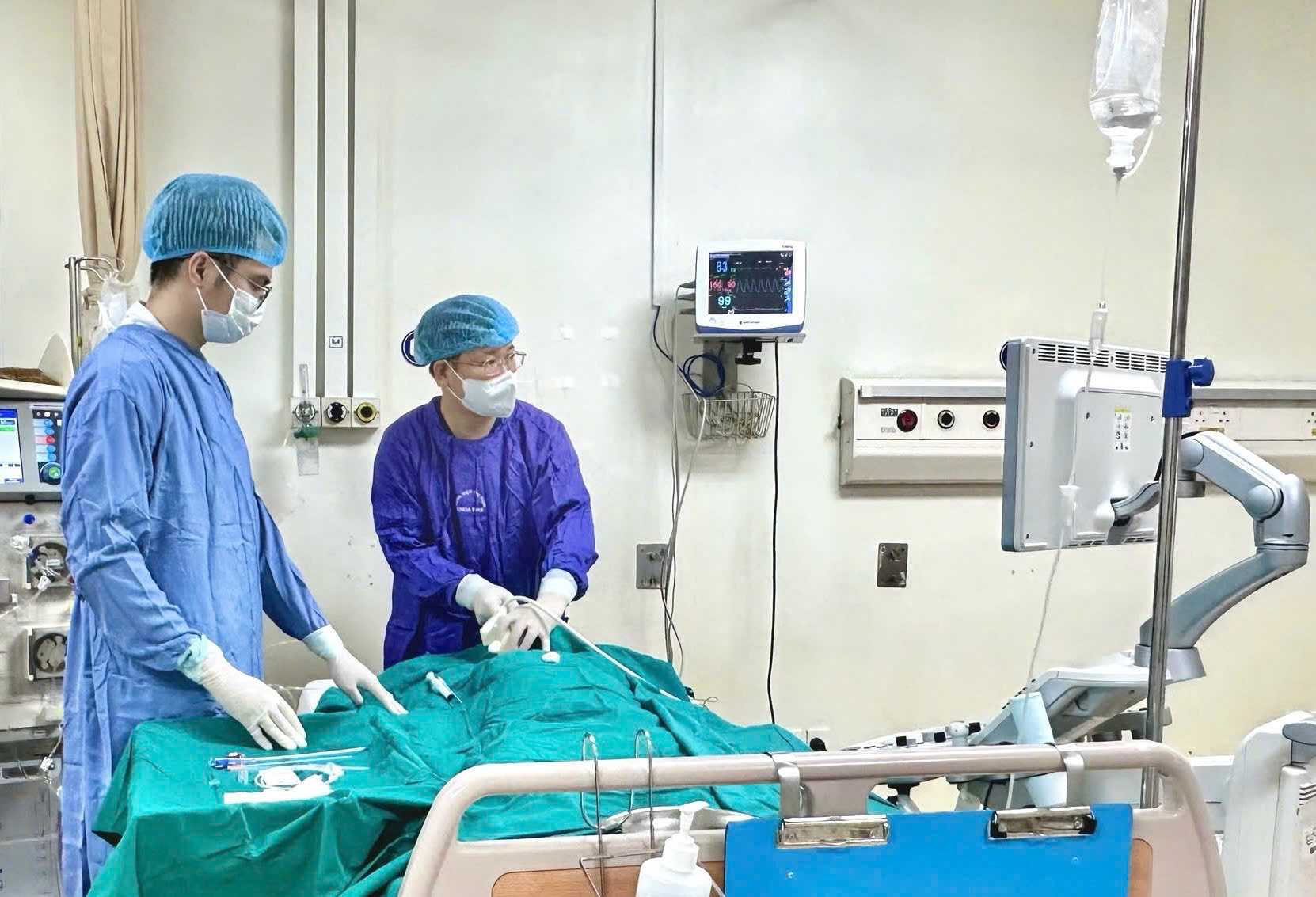 dieu-tri-tang-mo-mau-1785501802091920499882-1 Cứu sống cụ bà có mỡ máu tăng vọt, huyết tương đục như sữa- Ảnh 2.