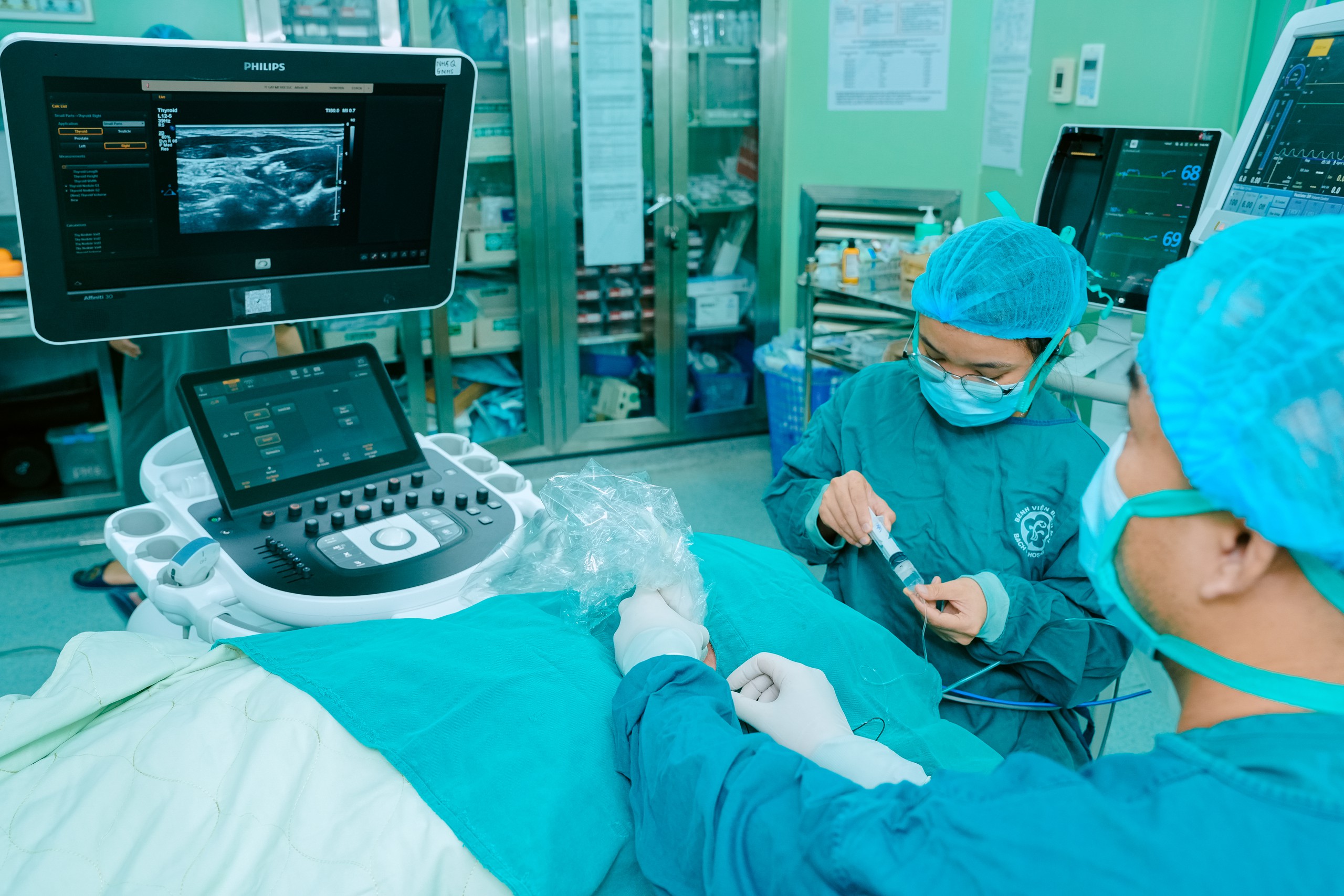 Bạch Mai: Điểm Nhấn 500 Phẫu Thuật Hẹp Động Mạch Cảnh và Tầm Nhìn Mới - Ảnh 3.