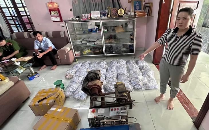 Khởi tố nhóm đối tượng lừa đảo bán thuốc sinh lý giả mạo- Ảnh 6.