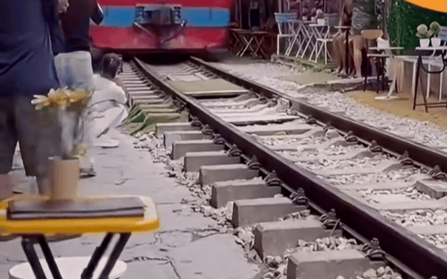 Cảnh Báo Tai Nạn Giao Thông Tại Phố Đường Tàu Văn Miếu