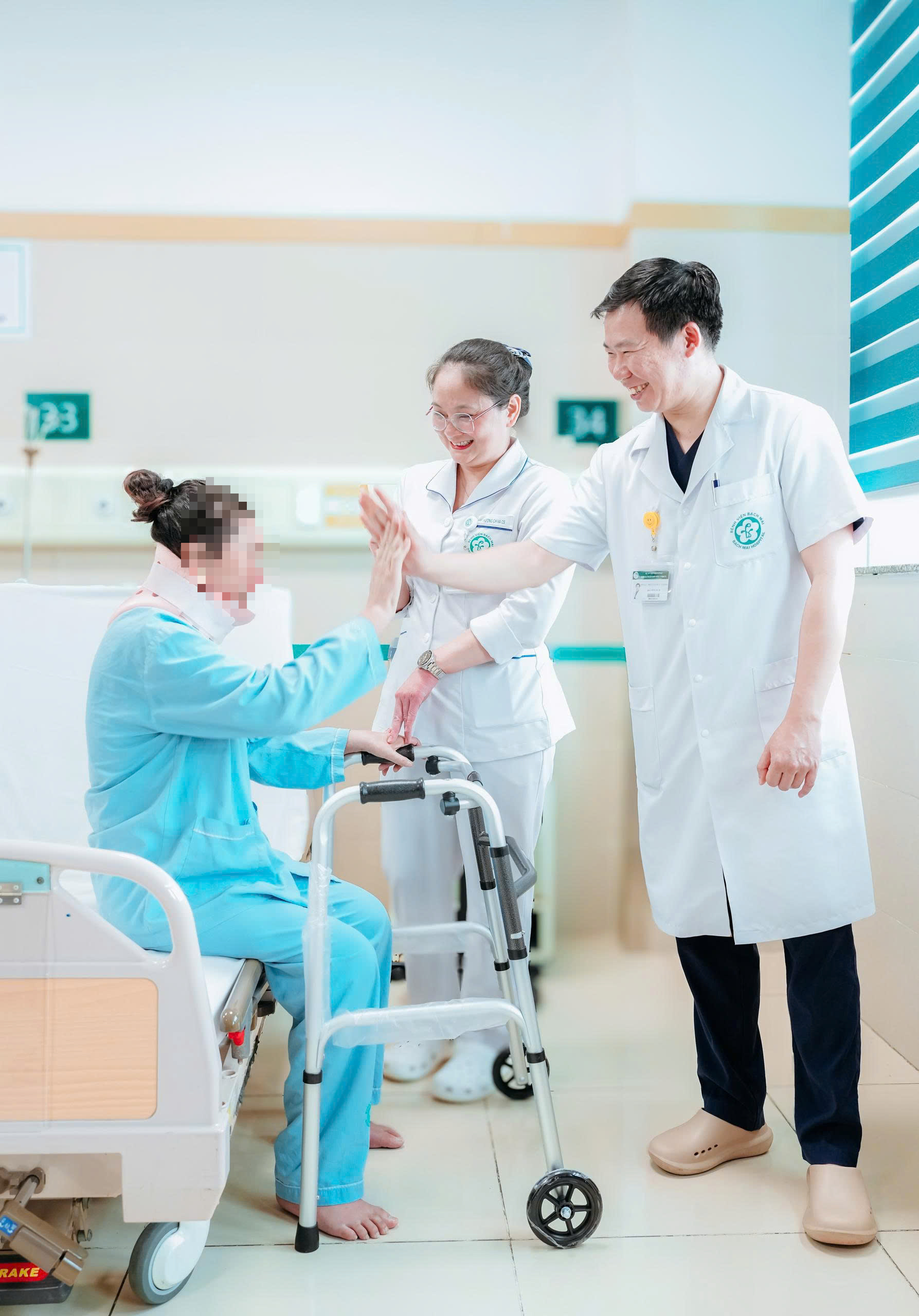 edit-vi-phau-5-17859371109601825979253 Chị N. hồi phục kỳ diệu sau khi phẫu thuật tại Bệnh viện Bạch Mai. Ảnh 3