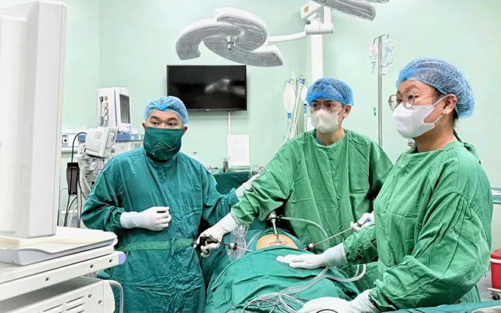Người Phụ Nữ 29 Tuổi Được Cứu Sống Sau Ca Phẫu Thuật Khẩn Cấp Vì Vỡ Nang Buồng Trứng- Ảnh 2.