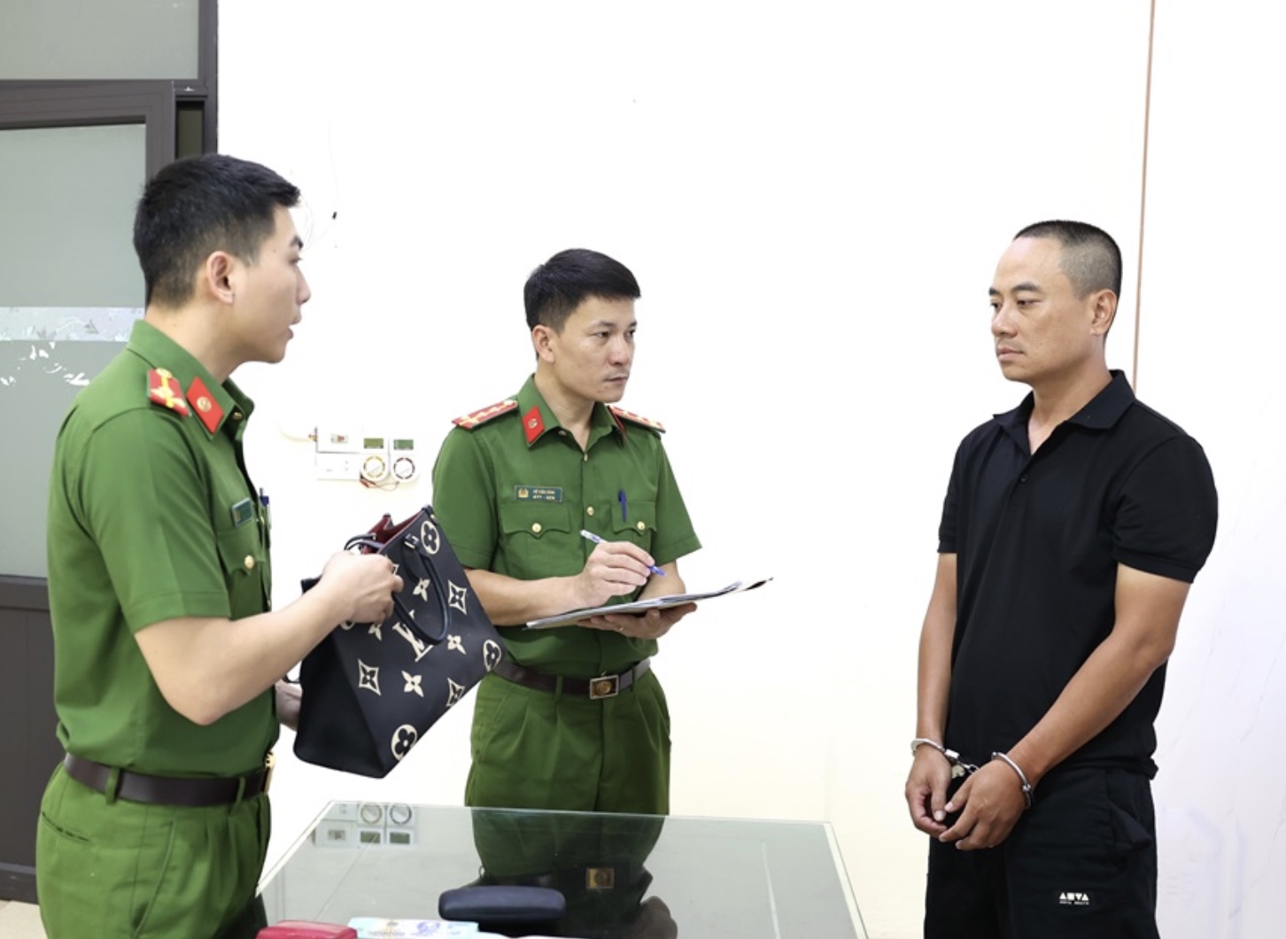 Vụ Trộm 700 Triệu Đồng Từ Xe Ô Tô: Chi Tiết Hành Trình Của Kẻ Gian