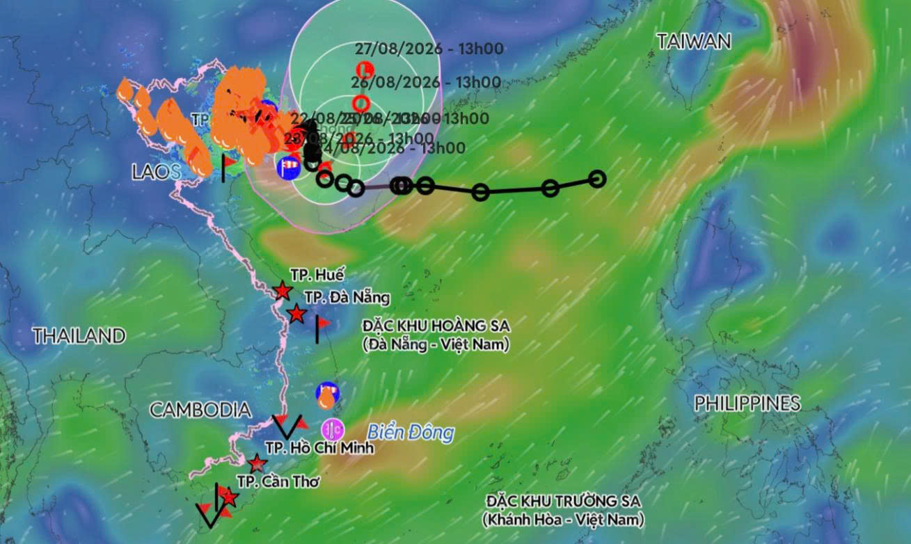 hoc-sinh-tranh-bao-1787498744474212579142 Chủ động ứng phó bão số 4, bảo đảm an toàn học sinh trước năm học- Ảnh 1.