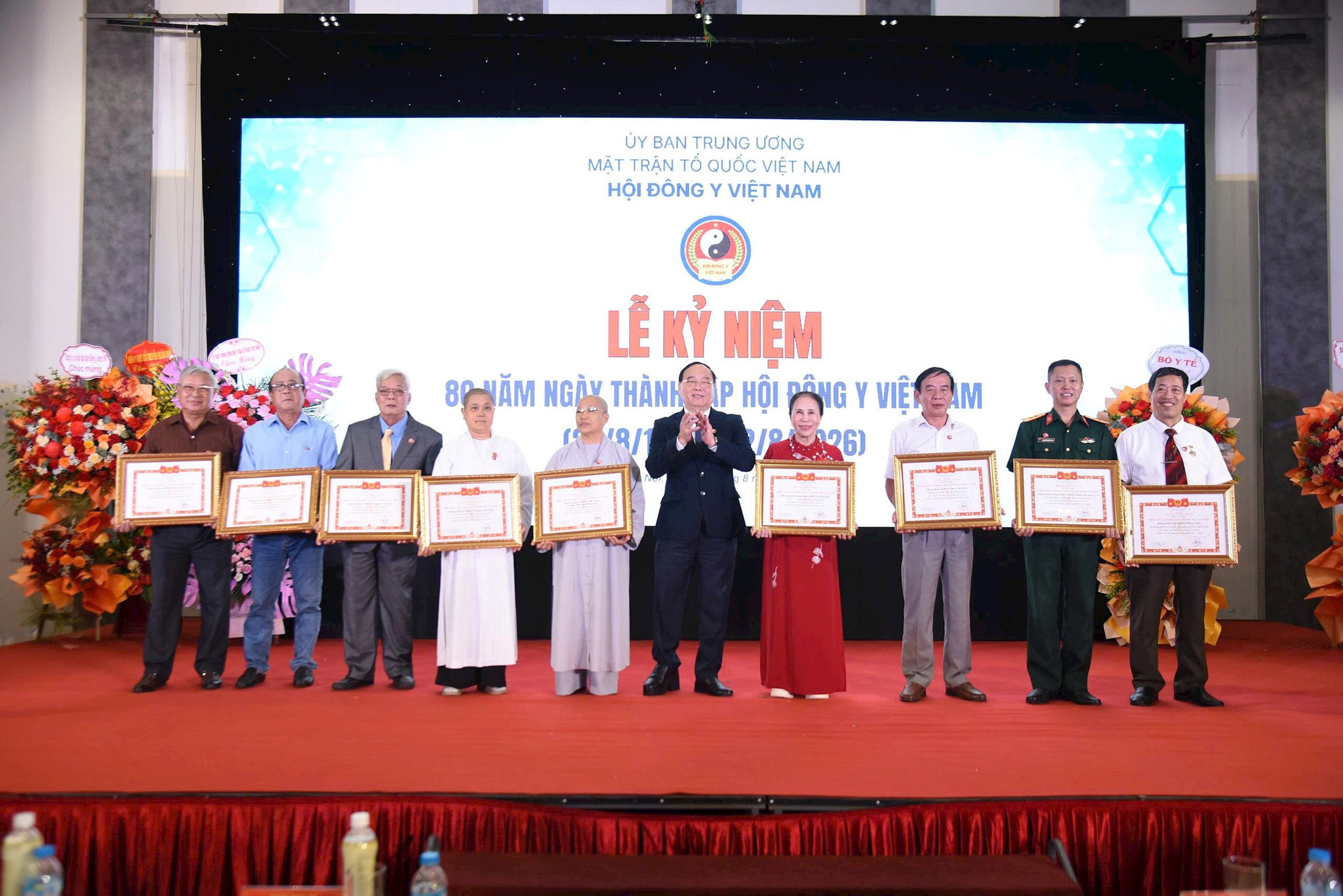 hoi-dong-y-viet-nam-1787217616760838659856 Từng bước nâng cao vị thế y học cổ truyền Việt Nam- Ảnh 2.