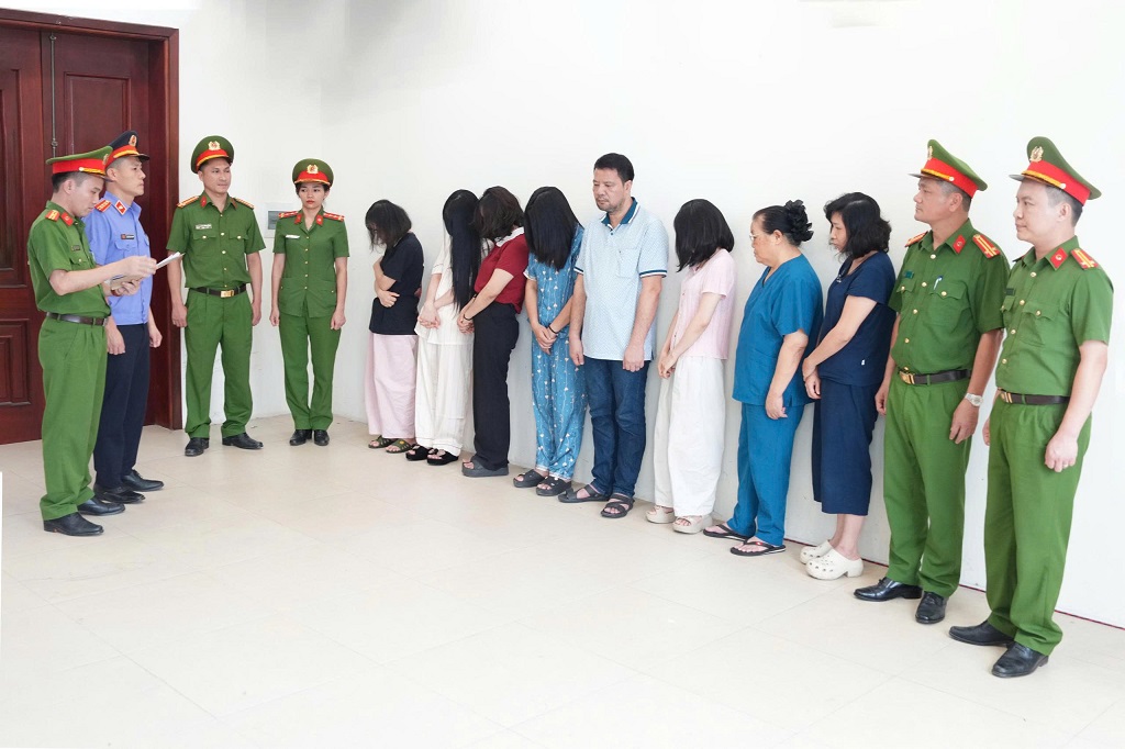 hon-4000-co-so-y-duoc-tu-nhan-o-nghe-an-lam-sao-de-ngan-ve-benh-thoi-gia1-1787791771073809665252 Hơn 4.000 cơ sở y, dược tư nhân Nghệ An: Làm sao ngăn ‘vẽ bệnh, thổi giá’?- Ảnh 6.
